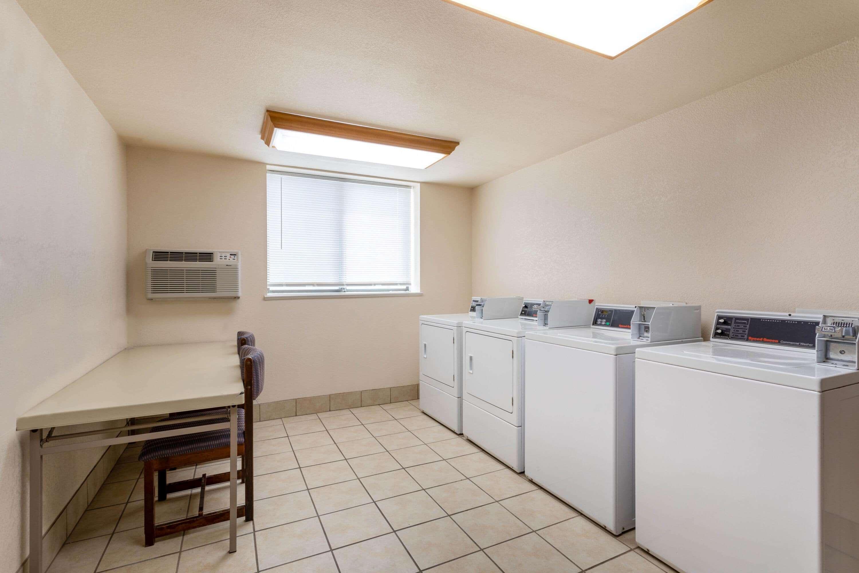 Hotel Super 8 By Wyndham Cheyenne Wy Extérieur photo
