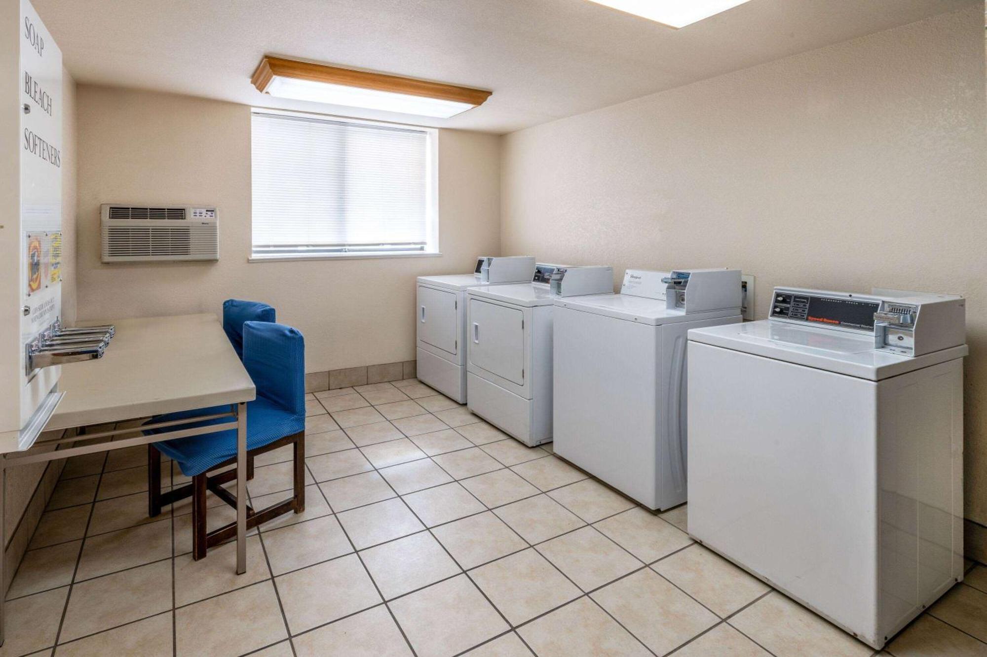 Hotel Super 8 By Wyndham Cheyenne Wy Extérieur photo